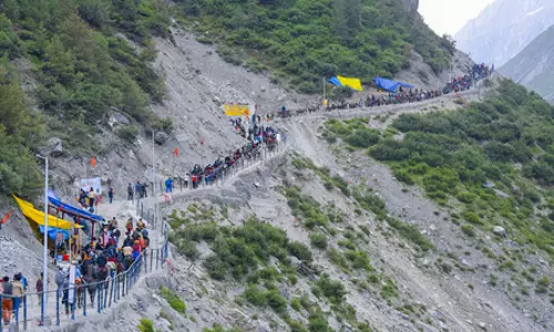 अमरनाथ यात्रा: जम्मू से 6411 तीर्थयात्रियों का एक और जत्था रवाना, पहले दिन 12 हजार से अधिक भक्तों ने किए दर्शन अमरनाथ यात्रा: जम्मू से 6411 तीर्थयात्रियों का एक और जत्था रवाना, पहले दिन 12 हजार से अधिक भक्तों ने किए दर्शन