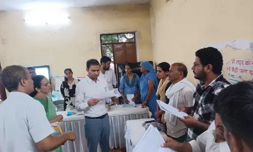 Ajmer: रलावता शिविर में योजनाओं की समीक्षा करने पहुंचे जिला कलेक्टर Ajmer: रलावता शिविर में योजनाओं की समीक्षा करने पहुंचे जिला कलेक्टर