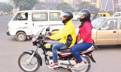 Karnataka: महिलाओं ने बाइक टैक्सी सेवा फिर से शुरू करने के लिए हाईकोर्ट में याचिका दायर की
