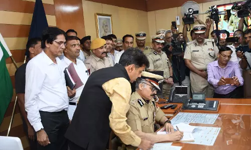 Rajasthan पुलिस को मिला नया डीजीपी, राजीव कुमार शर्मा ने संभाला पदभार Rajasthan पुलिस को मिला नया डीजीपी, राजीव कुमार शर्मा ने संभाला पदभार