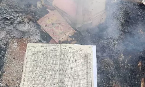 लापरवाही या साजिश? किताबें-रजिस्टर जलाए जाने पर जांच के निर्देश, मचा हड़कंप