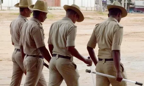 Karnataka पुलिस ने माता-पिता की शिकायत के बाद ड्रग तस्करी गिरोह का भंडाफोड़ किया, पांच गिरफ्तार Karnataka पुलिस ने माता-पिता की शिकायत के बाद ड्रग तस्करी गिरोह का भंडाफोड़ किया, पांच गिरफ्तार