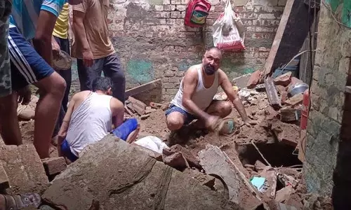 Hoshiarpur: छत गिरने से एक व्यक्ति और उसकी दो बेटियों की मौत Hoshiarpur: छत गिरने से एक व्यक्ति और उसकी दो बेटियों की मौत