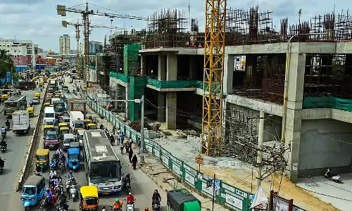 समय सीमा के भीतर पूरा नहीं हुआ काम: उपनगरीय रेल, मेट्रो को गति की जरूरत