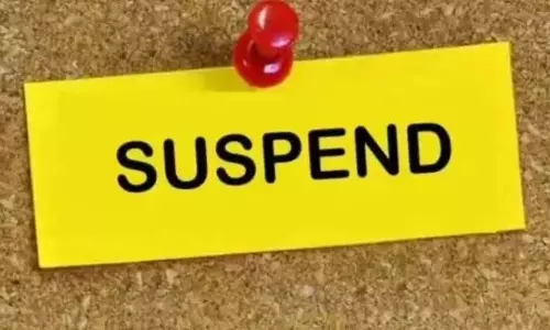 बिना सर्वेक्षण के घरों पर स्टिकर लगाने पर तीन BBMP कर्मचारी निलंबित बिना सर्वेक्षण के घरों पर स्टिकर लगाने पर तीन BBMP कर्मचारी निलंबित