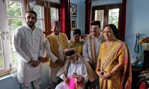 Himachal के राज्यपाल ने प्रोफेसर नड्डा को 100वें जन्मदिन पर बधाई दी
