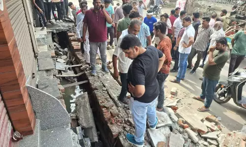 कैथल नगर निगम के नाला सफाई अभियान के विरोध में व्यापारियों ने किया प्रदर्शन कैथल नगर निगम के नाला सफाई अभियान के विरोध में व्यापारियों ने किया प्रदर्शन
