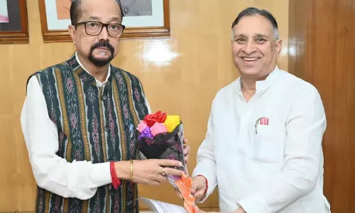 राज्यपाल डेका से महावीर अंतरमहाद्वीपीय सेवा संगठन के महासचिव ने की भेंट