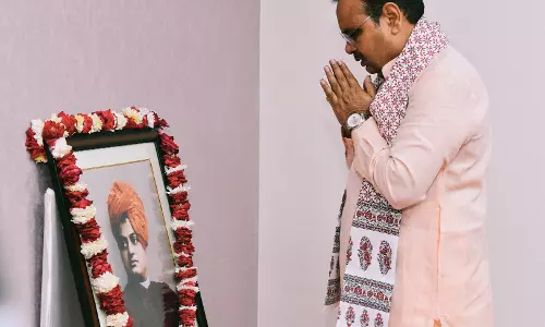 Jaipur: मुख्यमंत्री निवास पर विवेकानंद जी के चित्र समक्ष अर्पित की श्रद्धांजलि Jaipur: मुख्यमंत्री निवास पर विवेकानंद जी के चित्र समक्ष अर्पित की श्रद्धांजलि