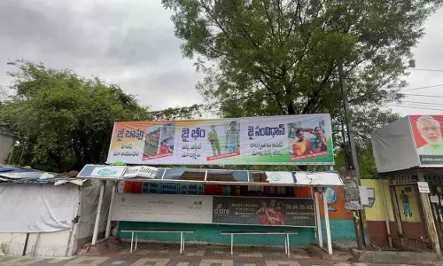 खड़गे के दौरे को लेकर Hyderabad में कांग्रेस को निशाना बनाने वाले पोस्टर लगे खड़गे के दौरे को लेकर Hyderabad में कांग्रेस को निशाना बनाने वाले पोस्टर लगे