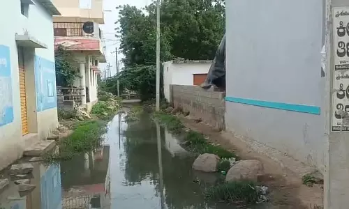Devadurga : सड़क पर सीवेज का पानी, बीमारी का डर