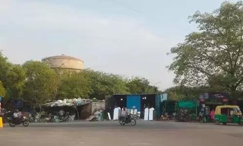 Noida : प्राधिकरण शहर की प्रमुख सड़क को अतिक्रमण से मुक्त कराएगा