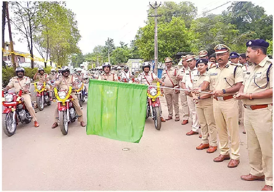 DIG ने 41 गश्ती बाइकों को हरी झंडी दिखाकर किया रवाना