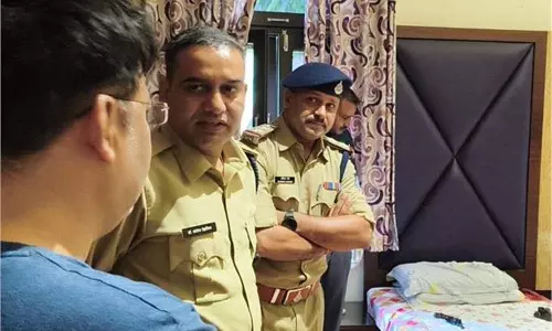 BIG BREAKING: उद्योगपति ने लाइसेंसी रिवॉल्वर से सिर में मारी गोली BIG BREAKING: उद्योगपति ने लाइसेंसी रिवॉल्वर से सिर में मारी गोली