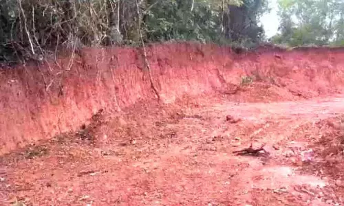 Kerala : पंचायत में भूस्खलन के कारण बड़े पैमाने पर मिट्टी की तस्करी