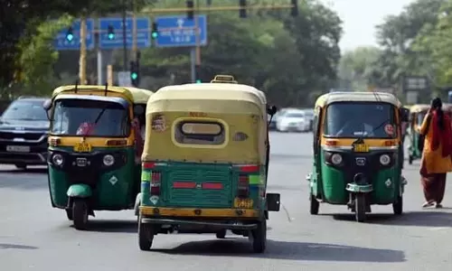 Bengaluru : शख्स उठा रहा है राइड ऐप की पोल, ऑटो के बजाय मिला ‘कुछ और’ Bengaluru : शख्स उठा रहा है राइड ऐप की पोल, ऑटो के बजाय मिला ‘कुछ और’