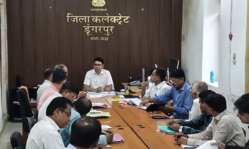 Dungarpur: हरियालो राजस्थान एवं धरती आबा अभियान की समीक्षा बैठक आयोजित Dungarpur: हरियालो राजस्थान एवं धरती आबा अभियान की समीक्षा बैठक आयोजित