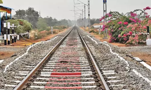Telangana : रेलवे लाइनों पर नई सीमाएं Telangana : रेलवे लाइनों पर नई सीमाएं