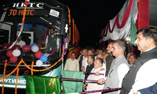Himachal CM Sukhu ने 24 वोल्वो बसों को हरी झंडी दिखाई Himachal CM Sukhu ने 24 वोल्वो बसों को हरी झंडी दिखाई