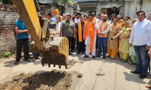 MLA ने गुरु अर्जन देव नगर में सड़क निर्माण कार्य का किया शुभारंभ MLA ने गुरु अर्जन देव नगर में सड़क निर्माण कार्य का किया शुभारंभ