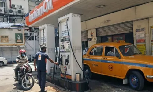 ग्रीन एनर्जी को बढ़ावा देने के लिए इंडियन ऑयल 36,000 रिटेल आउटलेट्स पर सौर ऊर्जा का कर रहा उपयोग : हरदीप पुरी ग्रीन एनर्जी को बढ़ावा देने के लिए इंडियन ऑयल 36,000 रिटेल आउटलेट्स पर सौर ऊर्जा का कर रहा उपयोग : हरदीप पुरी
