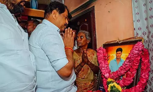Tamil Nadu : नागेंद्रन ने थिरुप्पुवनम में अजित कुमार के परिवार को सांत्वना दी