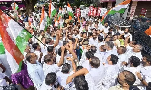 Kerala में स्वास्थ्य मंत्री वीना जॉर्ज के इस्तीफे की मांग को लेकर राज्यव्यापी विरोध प्रदर्शन Kerala में स्वास्थ्य मंत्री वीना जॉर्ज के इस्तीफे की मांग को लेकर राज्यव्यापी विरोध प्रदर्शन