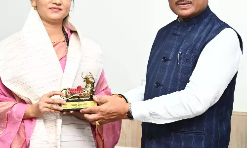 CM विष्णुदेव साय ने वॉटर वुमन शिप्रा पाठक का किया सम्मान CM विष्णुदेव साय ने वॉटर वुमन शिप्रा पाठक का किया सम्मान