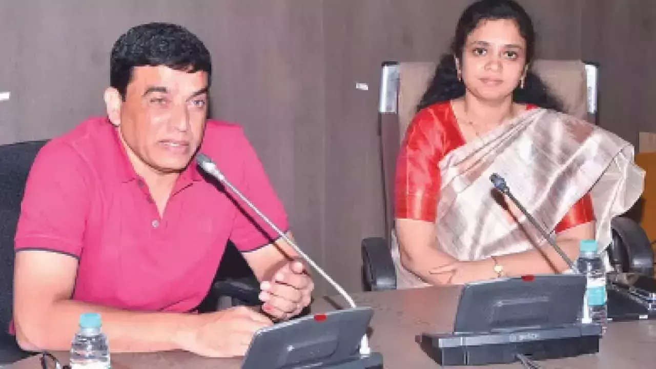 TG सरकार फिल्म पाइरेसी पर लगाम लगाने के लिए जल्द ही कड़े कदम उठाने की योजना बना रही है TG सरकार फिल्म पाइरेसी पर लगाम लगाने के लिए जल्द ही कड़े कदम उठाने की योजना बना रही है