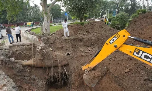Chandigarh के निवासियों ने शहर की खस्ताहाल सड़कों के लिए पार्षदों को जिम्मेदार ठहराया Chandigarh के निवासियों ने शहर की खस्ताहाल सड़कों के लिए पार्षदों को जिम्मेदार ठहराया