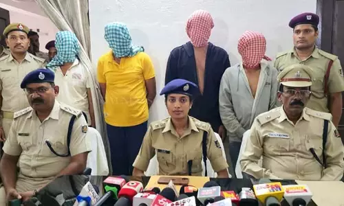 Nayagarh : इंडियन बैंक डकैती मामले में चार गिरफ्तार Nayagarh : इंडियन बैंक डकैती मामले में चार गिरफ्तार
