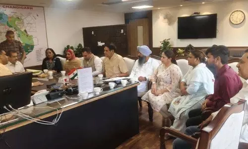 Chandigarh MC आयुक्त के समक्ष गांवों में पानी की कमी का मुद्दा उठाया Chandigarh MC आयुक्त के समक्ष गांवों में पानी की कमी का मुद्दा उठाया