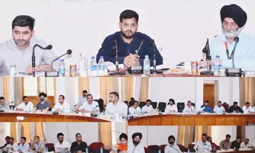 DDC राजौरी ने DLRC बैठक की अध्यक्षता की DDC राजौरी ने DLRC बैठक की अध्यक्षता की