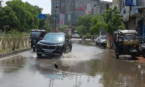 Amritsar: भारी बारिश से सड़कों पर जलभराव, यात्रियों को परेशानी Amritsar: भारी बारिश से सड़कों पर जलभराव, यात्रियों को परेशानी