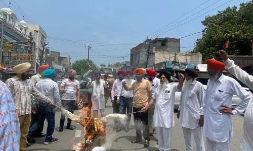 Amritsar: पेंशनभोगियों ने बकाया भुगतान न करने के सरकार के मौखिक आदेश का विरोध किया Amritsar: पेंशनभोगियों ने बकाया भुगतान न करने के सरकार के मौखिक आदेश का विरोध किया