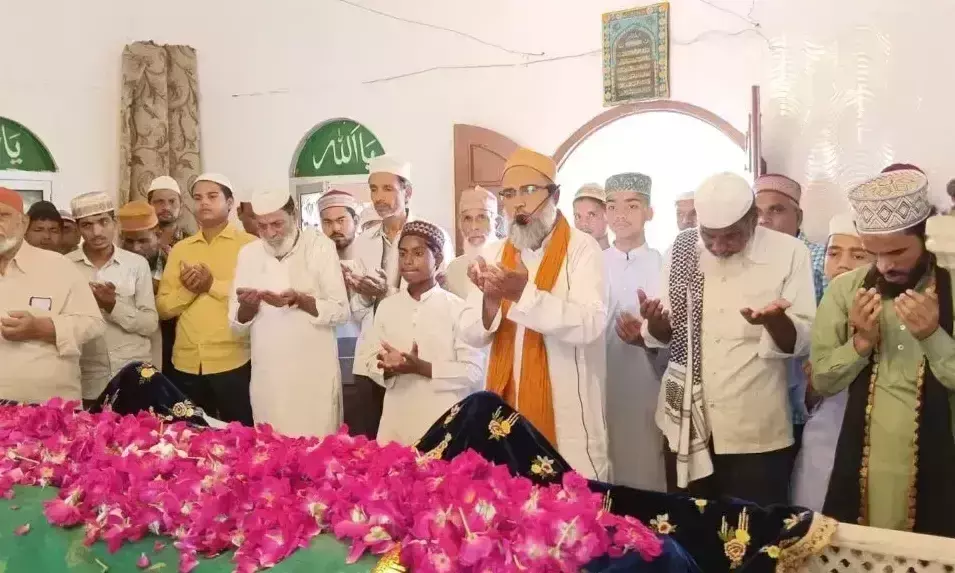 Farrukhabad: गुमराही से बचाती है अहले बैत की मोहब्बत: नायब सज्जादा नशी