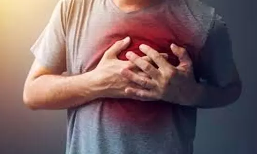 स्कूल के गेट पर लड़खड़ाकर गिरा छात्र, डॉक्टर ने बताया साइलेंट अटैक