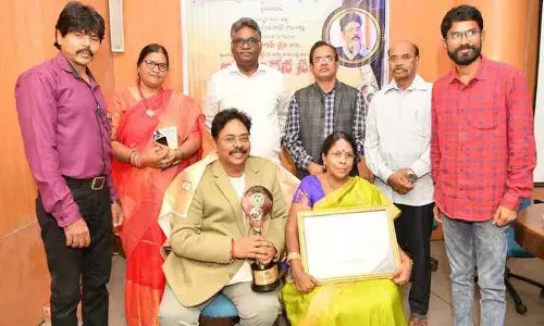 तेलुगु विश्वविद्यालय के पूर्व छात्र प्रभाकर जैन को सम्मानित किया गया तेलुगु विश्वविद्यालय के पूर्व छात्र प्रभाकर जैन को सम्मानित किया गया