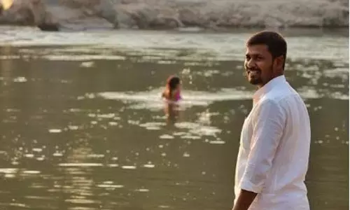 नहाते वक्त लड़की पर झांकने वाला पकड़ा गया, अदालत ने सुनाई सख्त नहाते वक्त लड़की पर झांकने वाला पकड़ा गया, अदालत ने सुनाई सख्त