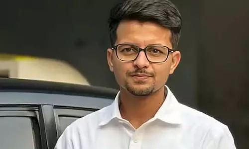 पीड़ित को चुप रहने के लिए पैसे देने का प्रयास?