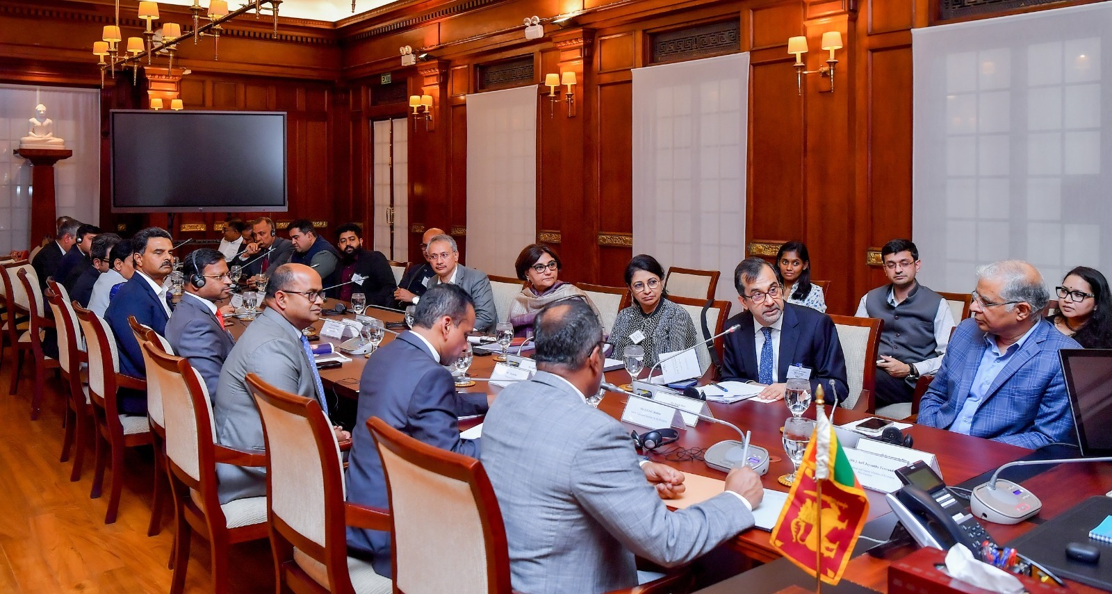 पड़ोसी देशों के साथ व्यापार, निवेश संबंधों को मजबूत करने में जुटा भारत