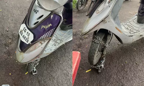 Raipur Breaking: सिविल लाइन थाने में स्कूटी में लगी मिली हथकड़ी, मचा हड़कंप Raipur Breaking: सिविल लाइन थाने में स्कूटी में लगी मिली हथकड़ी, मचा हड़कंप