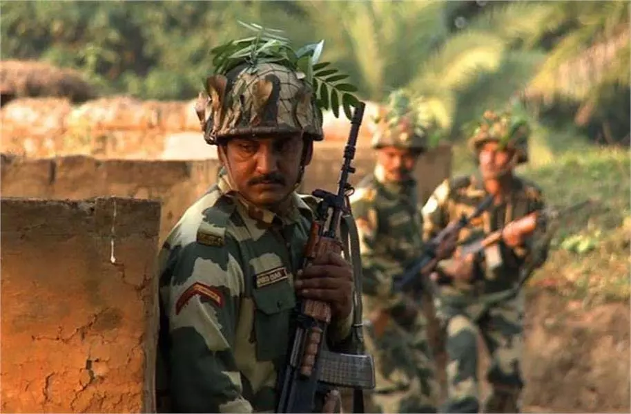 Jammu Kashmir : संदिग्ध हलचल से लोग डरे, मौके पर पहुंची सुरक्षाबल Jammu Kashmir : संदिग्ध हलचल से लोग डरे, मौके पर पहुंची सुरक्षाबल