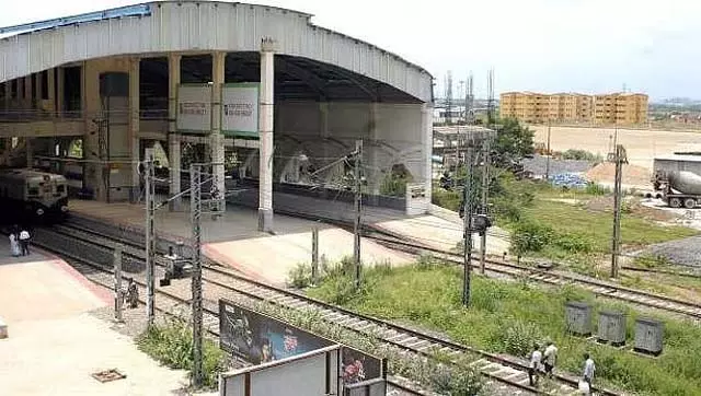 वेलाचेरी रेलवे स्टेशन पर इनडोर खेल मैदान : दक्षिण रेलवे वेलाचेरी रेलवे स्टेशन पर इनडोर खेल मैदान : दक्षिण रेलवे