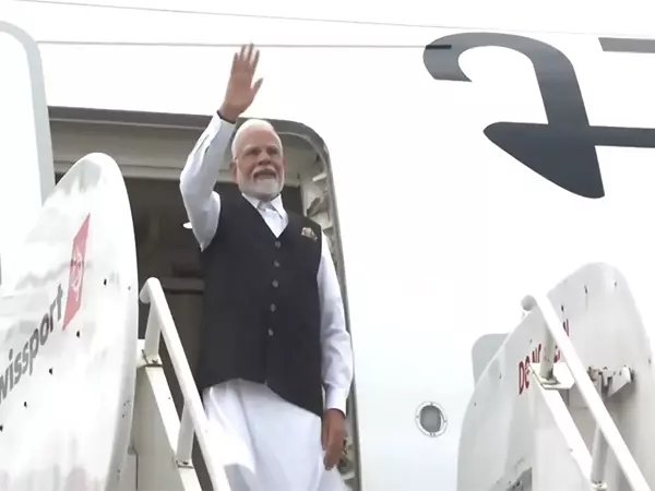 त्रिनिदाद और टोबैगो की यात्रा समाप्त करने के बाद PM Modi ब्यूनस आयर्स के लिए रवाना हुए त्रिनिदाद और टोबैगो की यात्रा समाप्त करने के बाद PM Modi ब्यूनस आयर्स के लिए रवाना हुए