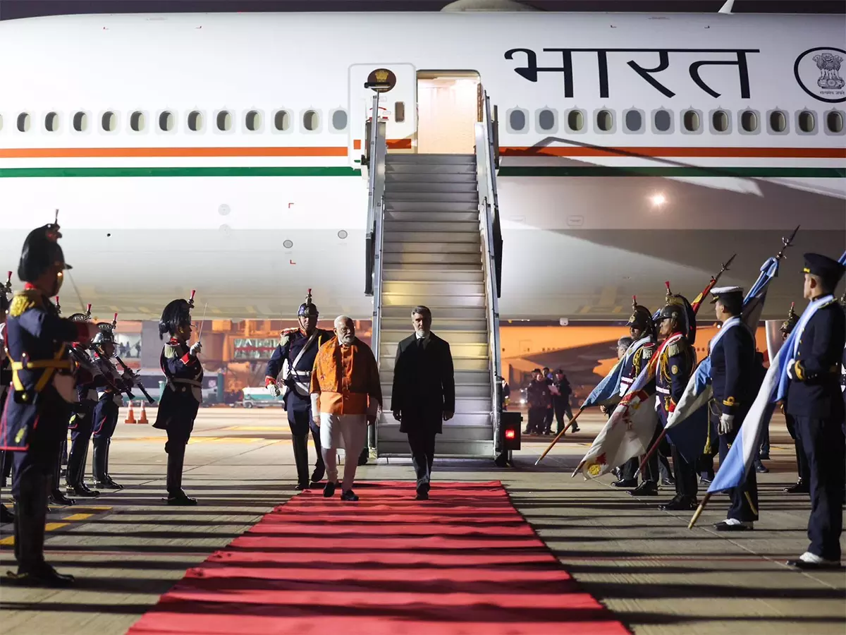 PM Modi अर्जेंटीना पहुंचे, राष्ट्रपति मिली से करेंगे बातचीत PM Modi अर्जेंटीना पहुंचे, राष्ट्रपति मिली से करेंगे बातचीत