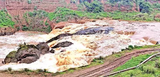 Odisha : नागावली, जंझावटी में बढ़ रही बाढ़ Odisha : नागावली, जंझावटी में बढ़ रही बाढ़