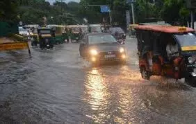 Shivpuri: भारी बारिश के चलते जलभराव से बाढ़ जैसे हालात Shivpuri: भारी बारिश के चलते जलभराव से बाढ़ जैसे हालात