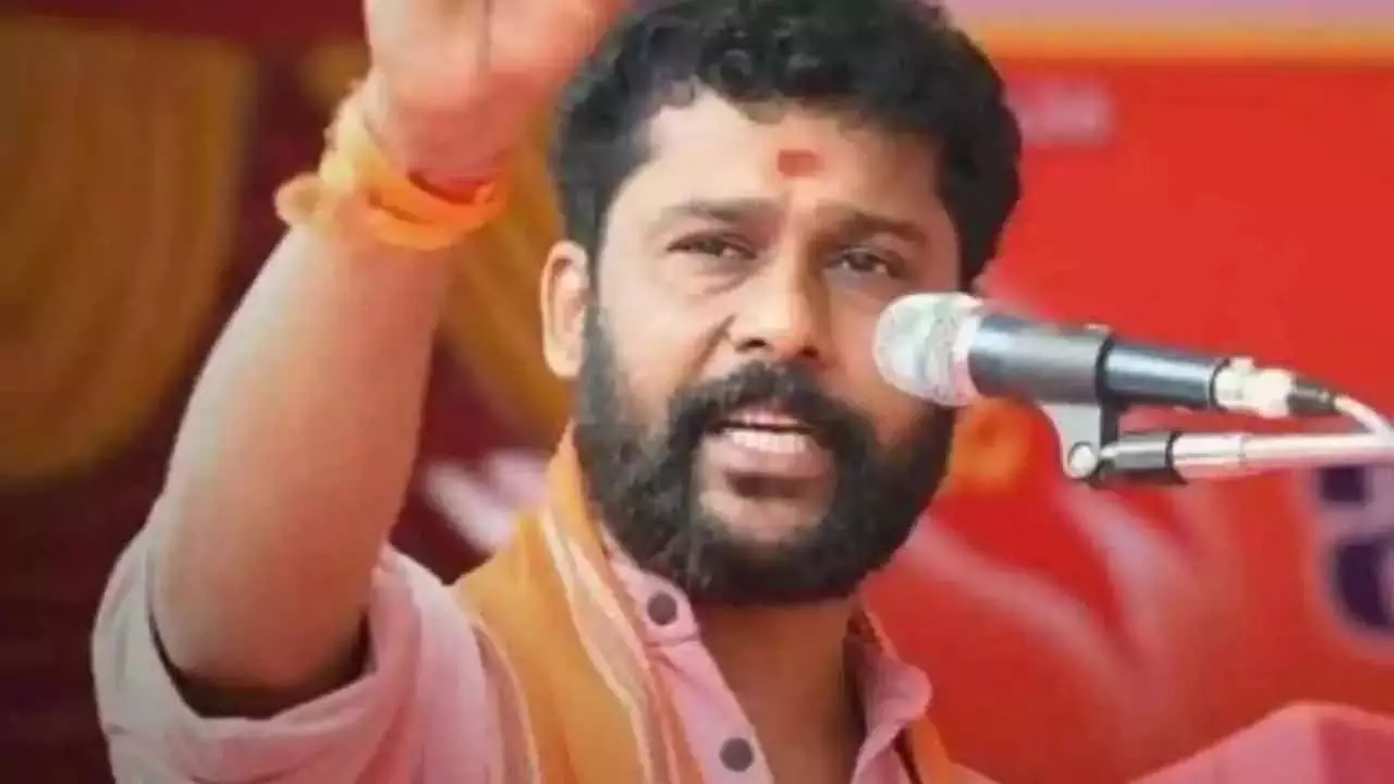 Karnataka: पुलिस ने कथित नफरत भरे भाषण के लिए विहिप नेता के खिलाफ मामला दर्ज किया Karnataka: पुलिस ने कथित नफरत भरे भाषण के लिए विहिप नेता के खिलाफ मामला दर्ज किया