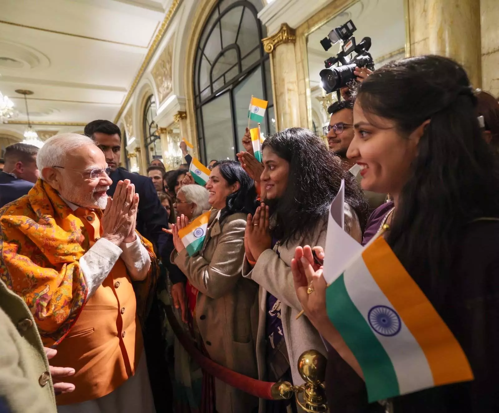 सांस्कृतिक संबंधों के लिए दूरी कोई बाधा नहीं, अर्जेंटीना में भव्य स्वागत पर बोले प्रधानमंत्री मोदी सांस्कृतिक संबंधों के लिए दूरी कोई बाधा नहीं, अर्जेंटीना में भव्य स्वागत पर बोले प्रधानमंत्री मोदी
